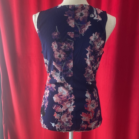 ❌sold❌ NY & Co. faux wrap floral blouse Medium - Picture 3 of 5